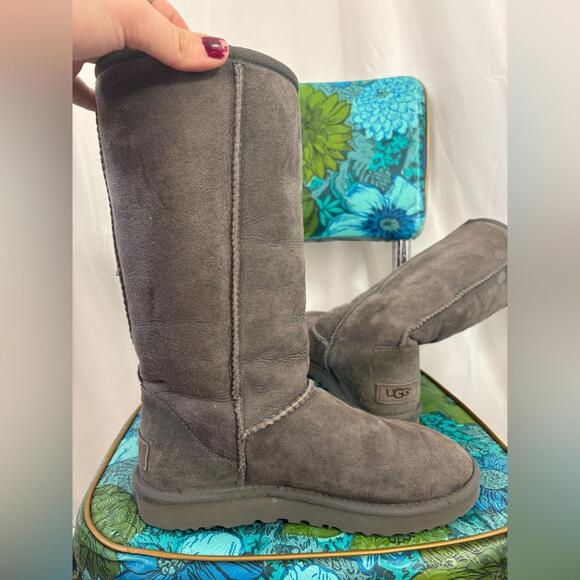 UGG Classic Gray Suede Boots Women’s Size 6 - Picture 11 of 13